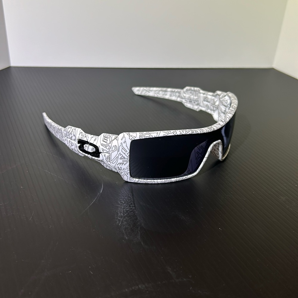 Oakley Oil Rig Sunglasses White  - CLASSIC LOOK - + plus bonus pair of frames!